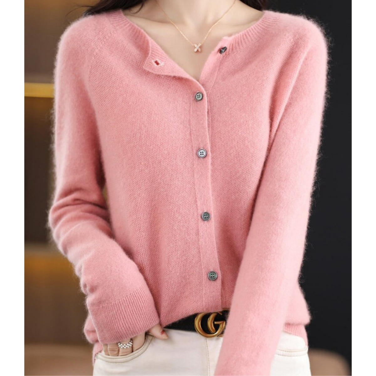 Damen Strickpullover in Rot – Ganzkörperansicht