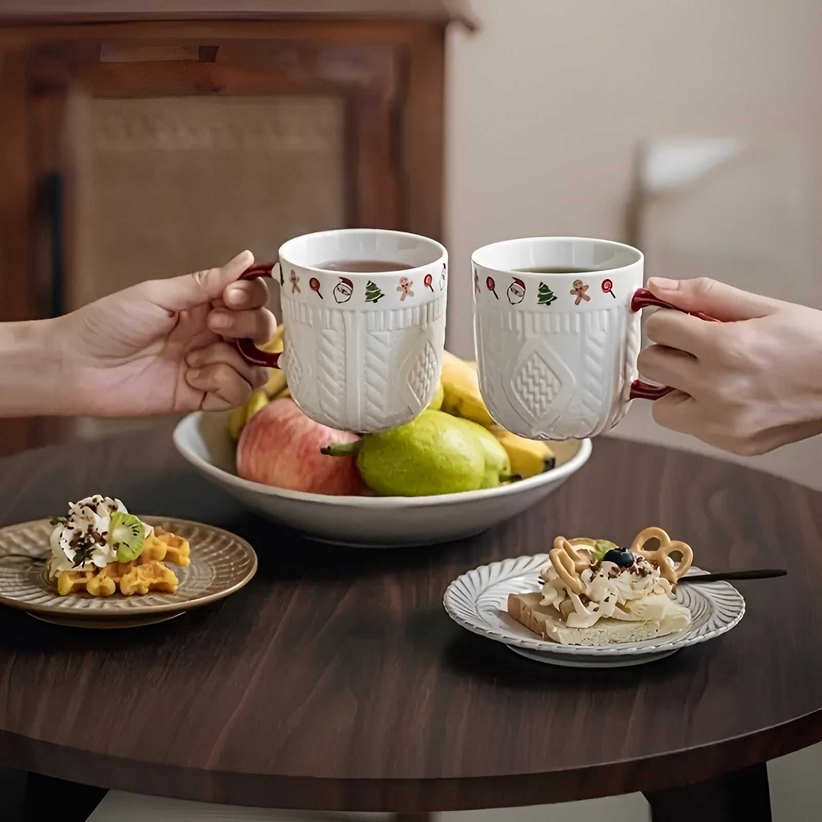 Keramik-Tassen Set (2 Stück) – Süße Weihnachtsmotive mit Reliefdesign | Perfekt für Paare & Heiß- oder Kaltgetränke, Ideales Geschenk zu Weihnachten