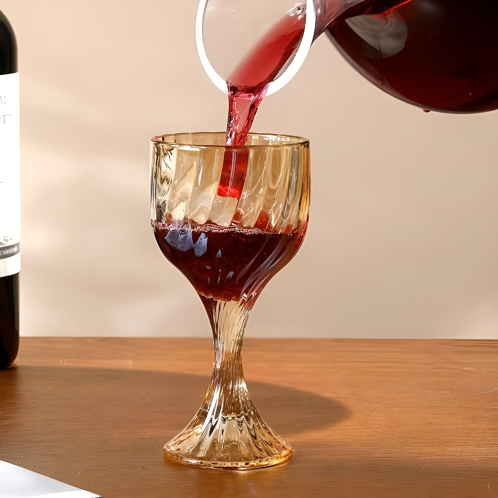 Retro Trinkgläser mit Stiel (6 Stück) – Gerilltes Glas im Vintage-Look | Stilvoll für jede Tafel - Wohnzubehör