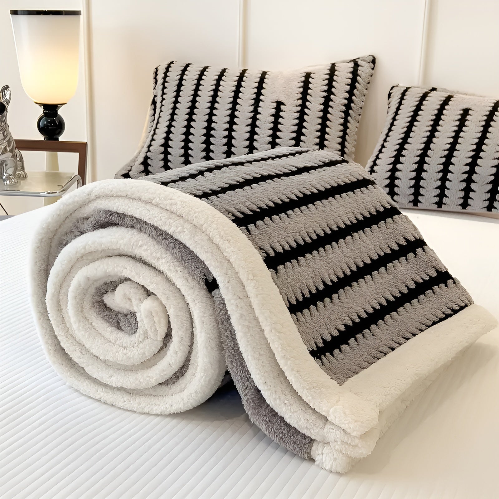 Gestreifte Fleece-Decke – Extra Weich und Warm | Perfekt für Wintertage