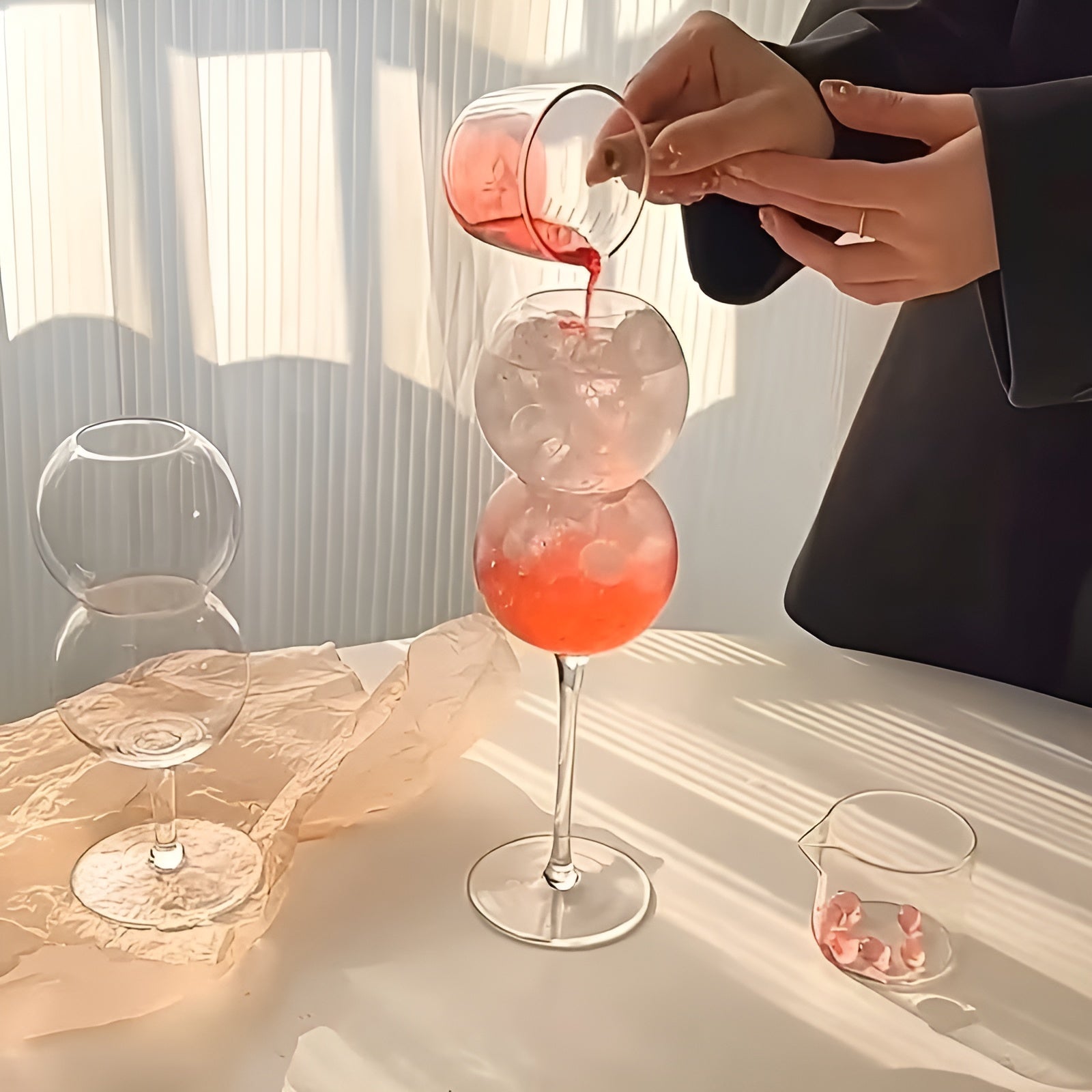 2er Set Glasbecher in Kugelform – Elegant und Dekorativ | Wiederverwendbar mit Glasstrohhalmen Perfekt für Saft Drinks