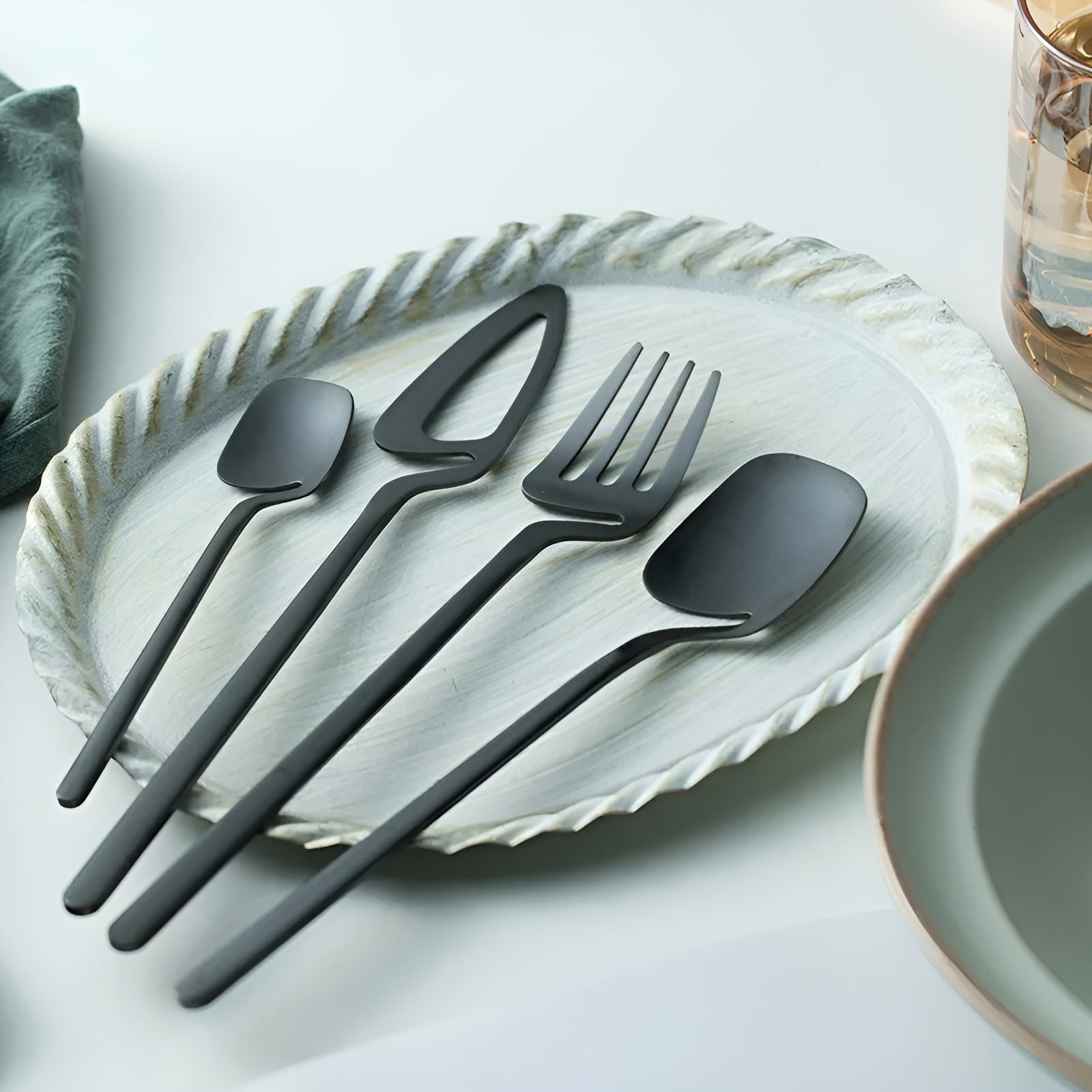 Besteckset – Elegantes und Hochwertiges Design | Perfekt für Alltag und Gäste - 4 Stück / Schwarz - Besteck-Set