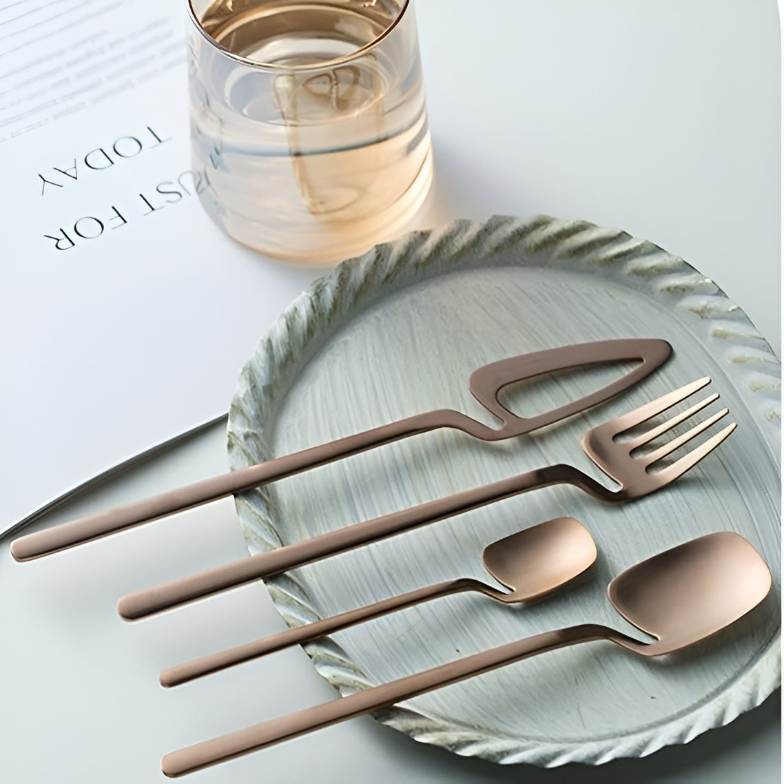 Besteckset – Elegantes und Hochwertiges Design | Perfekt für Alltag und Gäste - 4 Stück / Rosengold - Besteck-Set