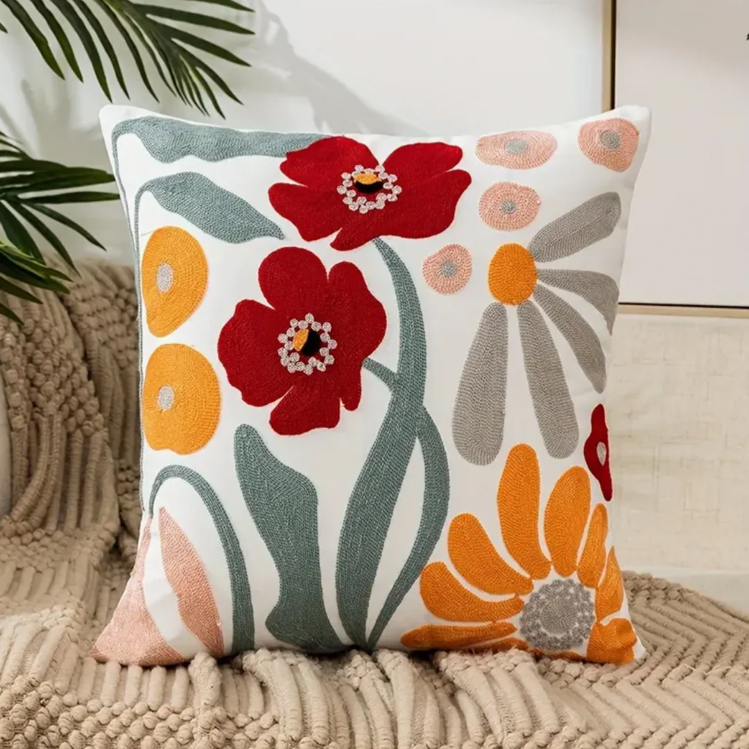 Besticktes Blumenkissen – Kissenbezug mit Stickerei 45x45 cm - A - Dekokissen und Kissenbezüge
