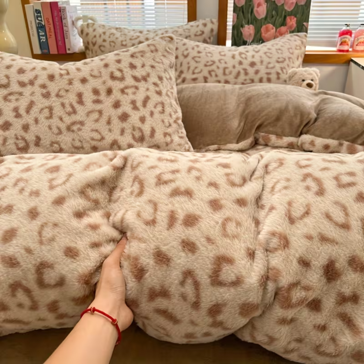 Bettwäsche-Set aus Kunstkaninchenfell (4-teilig) – Extra weich & warm | Kuschelig mit Leopardenpfoten-Design