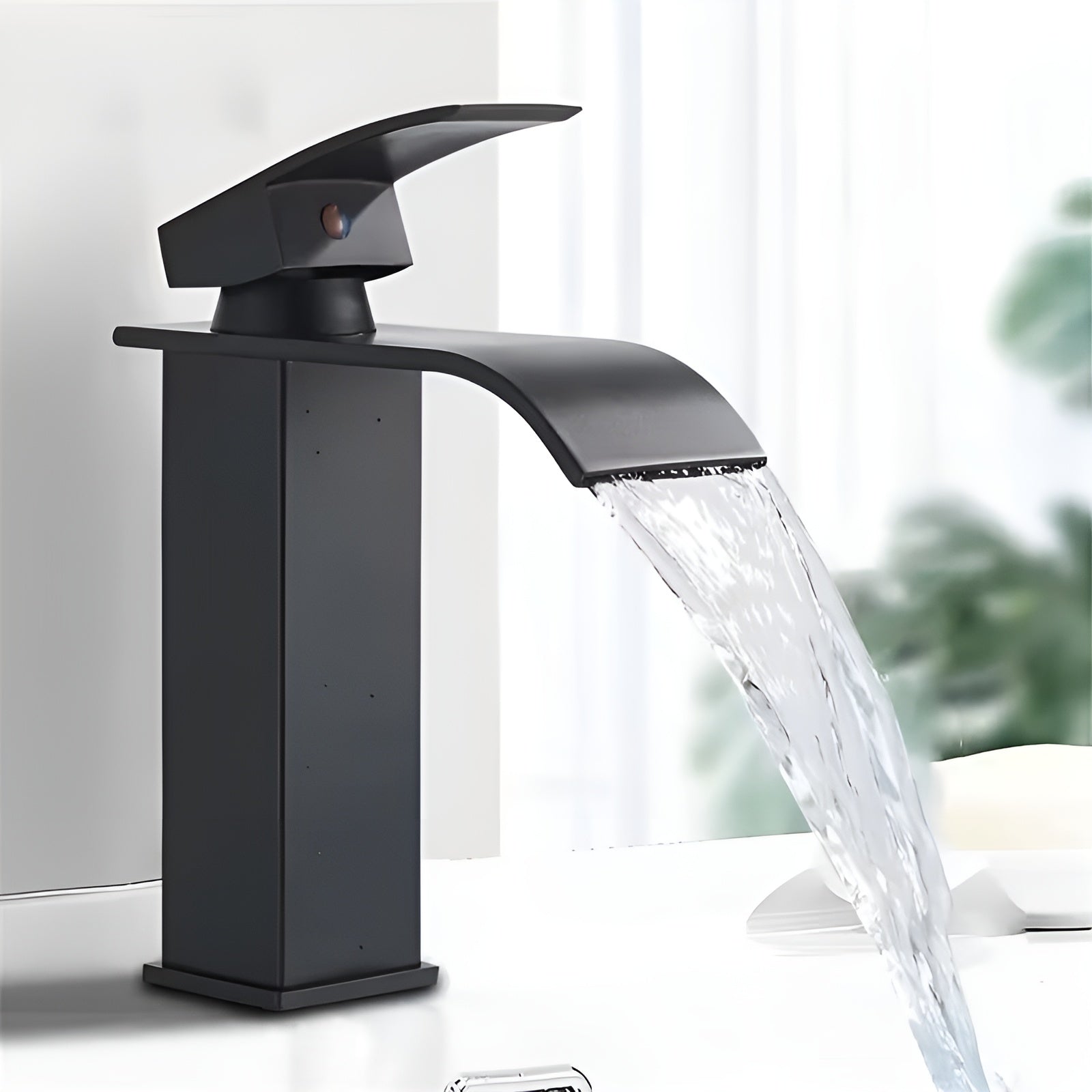 Waschbeckenarmatur aus Edelstahl – Wasserfall-Auslauf mit Warm- und Kaltwasser | Einloch Mischbatterie in Schwarz