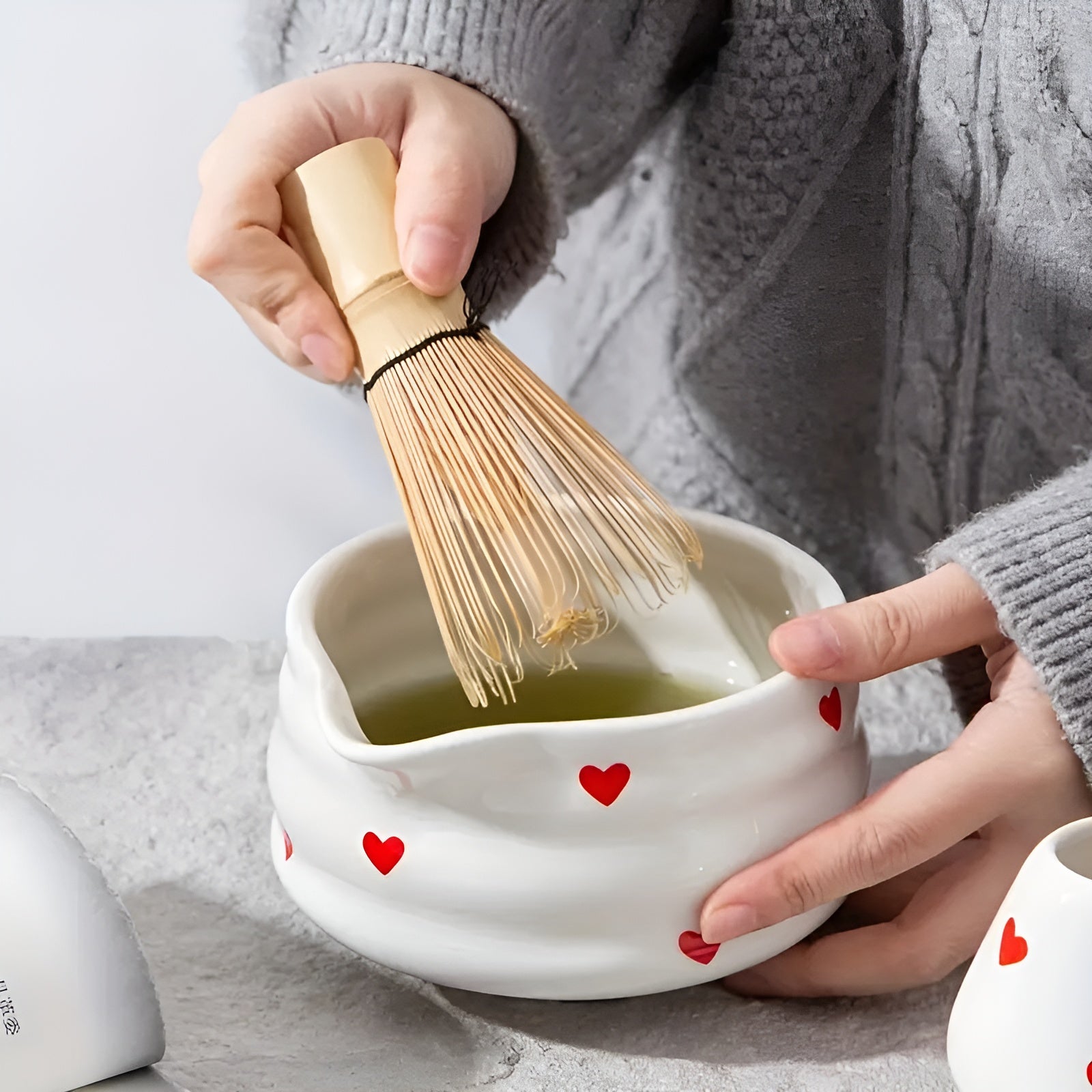Matcha-Schale mit Herzdesign – 4/5 Stück Ausgießer & Bambusbesen | Ideal für den Hausgebrauch