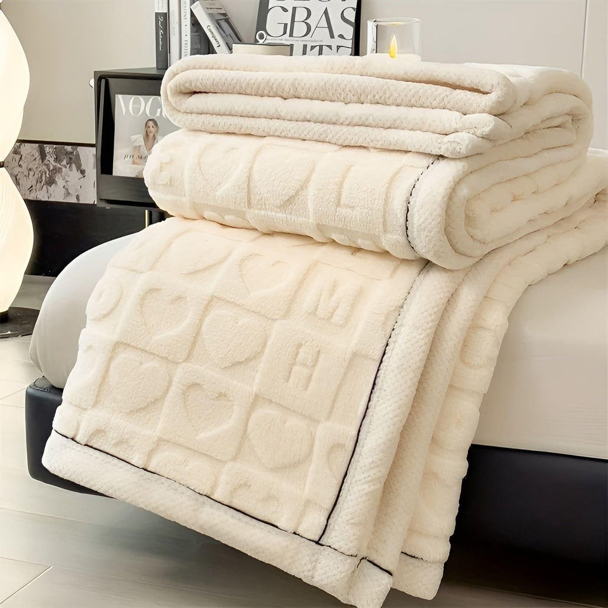 CoralDream Blanket - Warme Fleece-Winterdecke mit beidseitigem Herz- und Buchstabendesign - Weiß / 100*150 cm