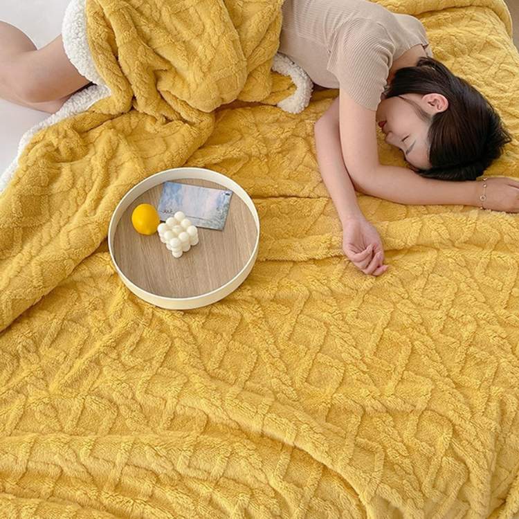 Gewichtsdecke Braun – Nahaufnahme der eingekammerten Füllung