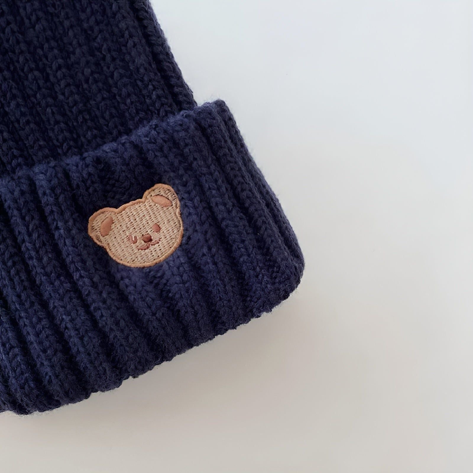 Cuddly Beanie - Gestickte Bären-Strickmützen für Babies - Baby-Set