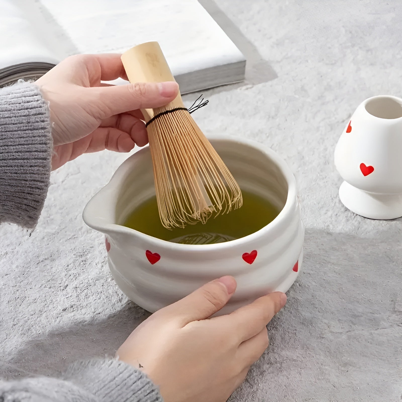 Matcha-Schale mit Herzdesign – 4/5 Stück Ausgießer & Bambusbesen | Ideal für den Hausgebrauch
