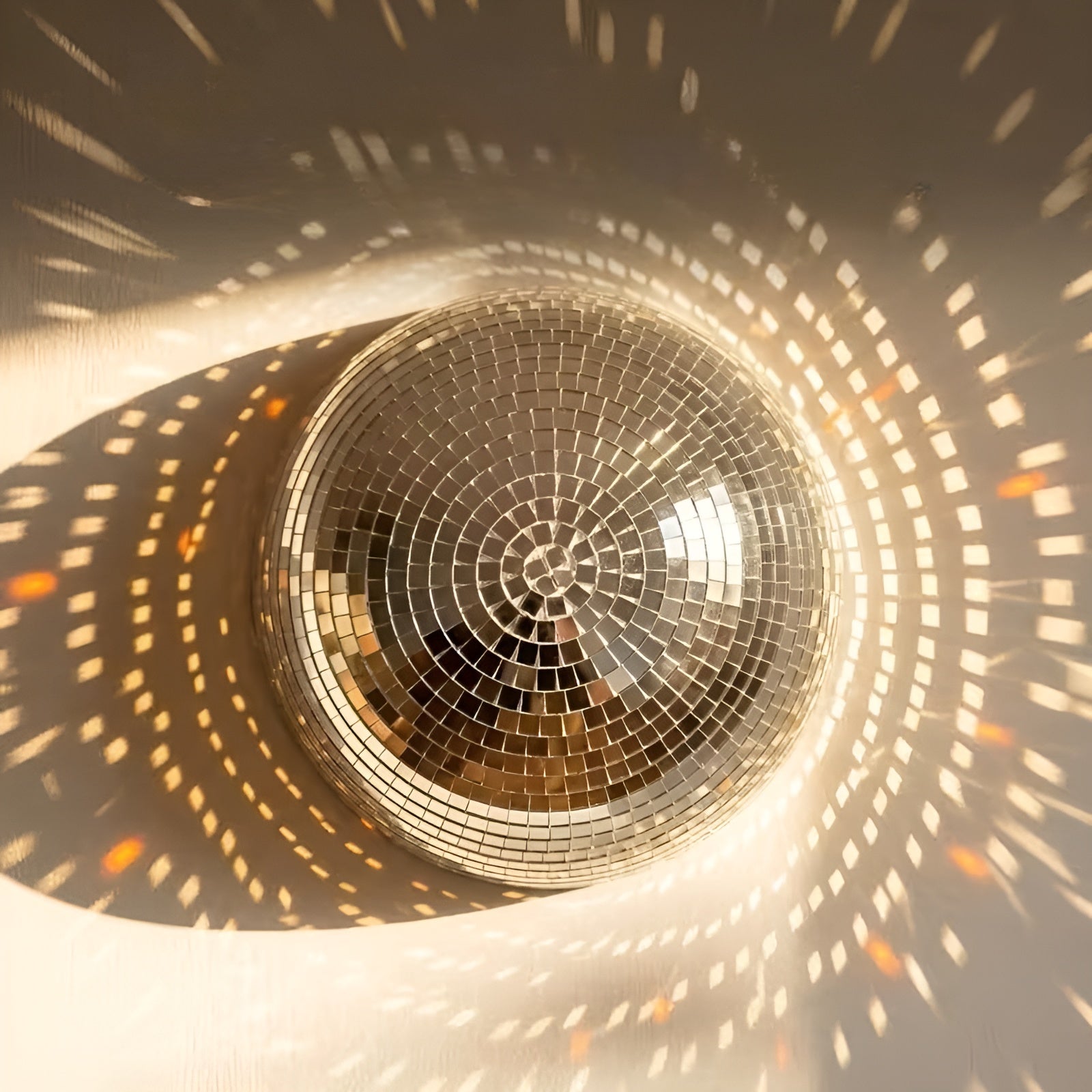 Disco-Spiegel Wanddeko – 3D Halbkuppel Spiegel-Set mit Mosaik-Effekt für stilvolle Wohnraumdekoration - Disco-Kugel