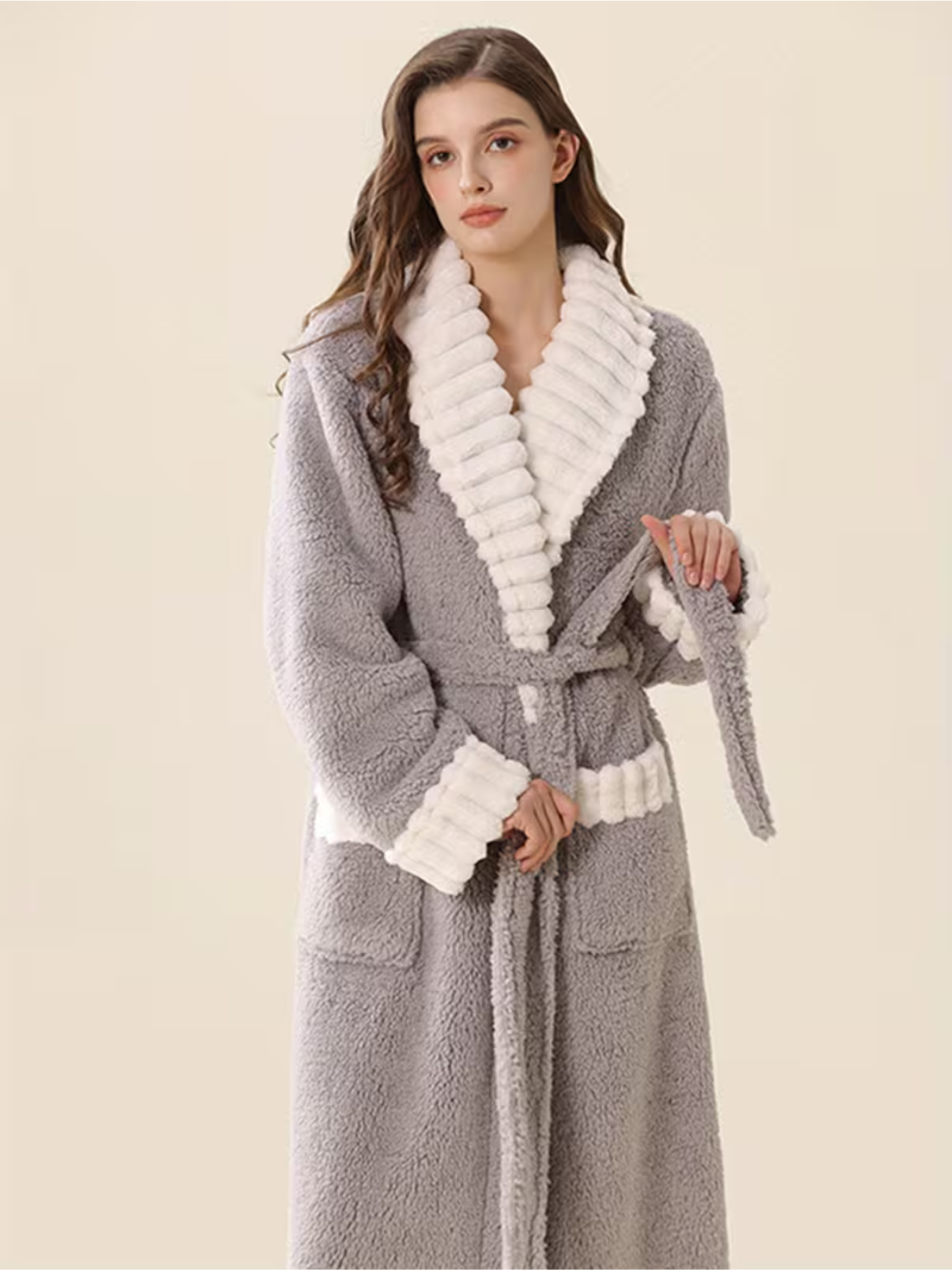 Flauschiger Damen-Winterbademantel – Extra Lang & Wärmend | Weiches Flanell mit Taschen - Grau / M - Bademantel