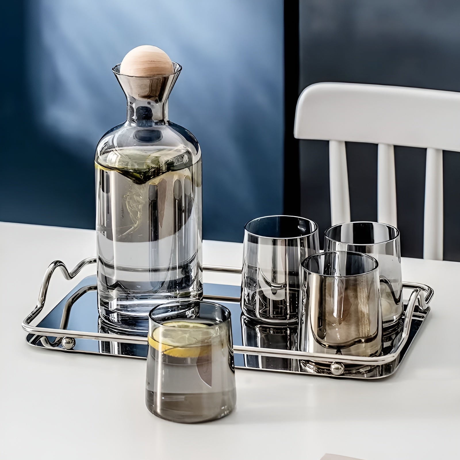 Glaskaraffe Set mit 4 Trinkgläsern – Stilvoll und Dekorativ | 1,2L Karaffe mit Holzdeckel für Wasser Saft und Gäste