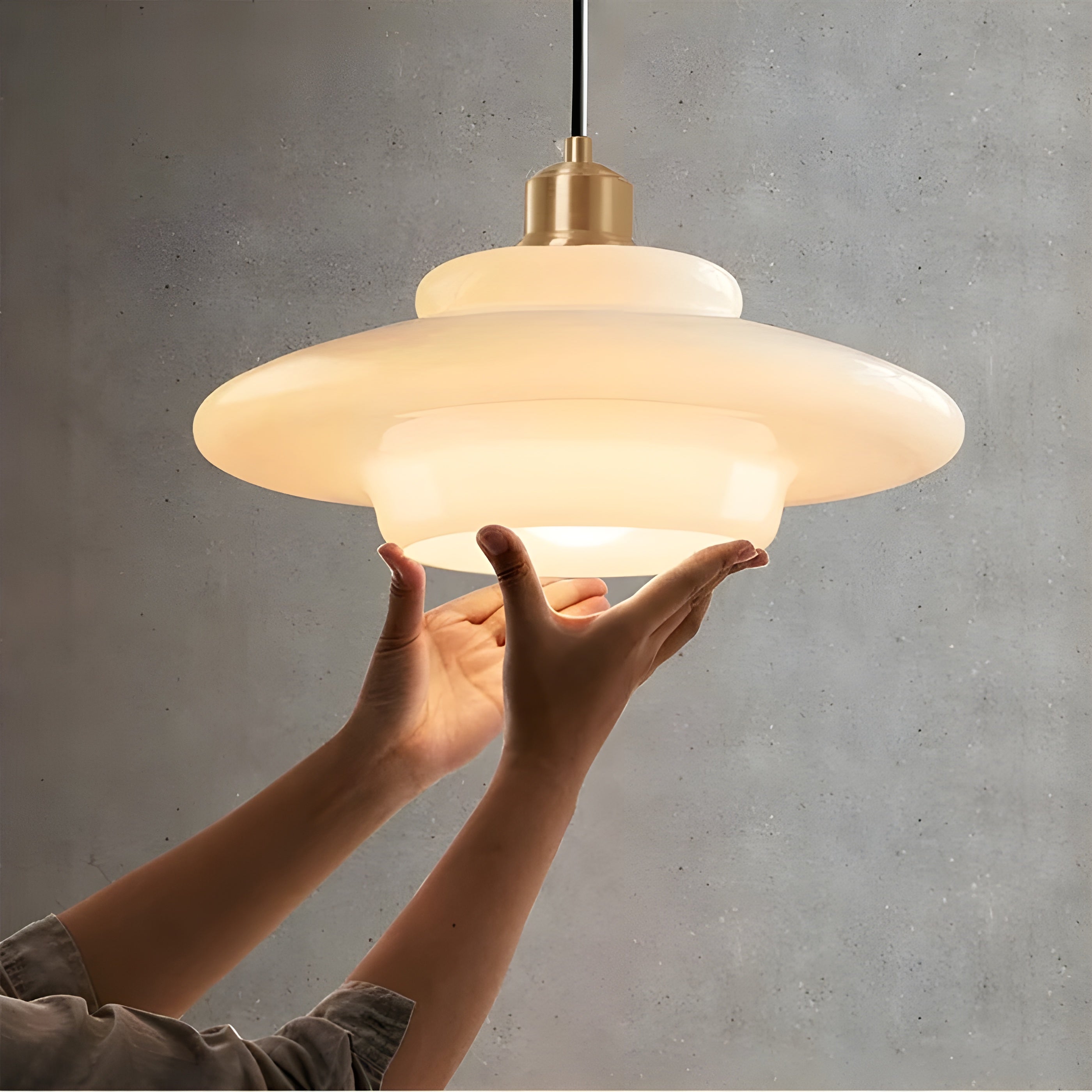 AuraBeam Light – Minimalistische Elfenbeinfarbene LED-Hängelampe aus Glas