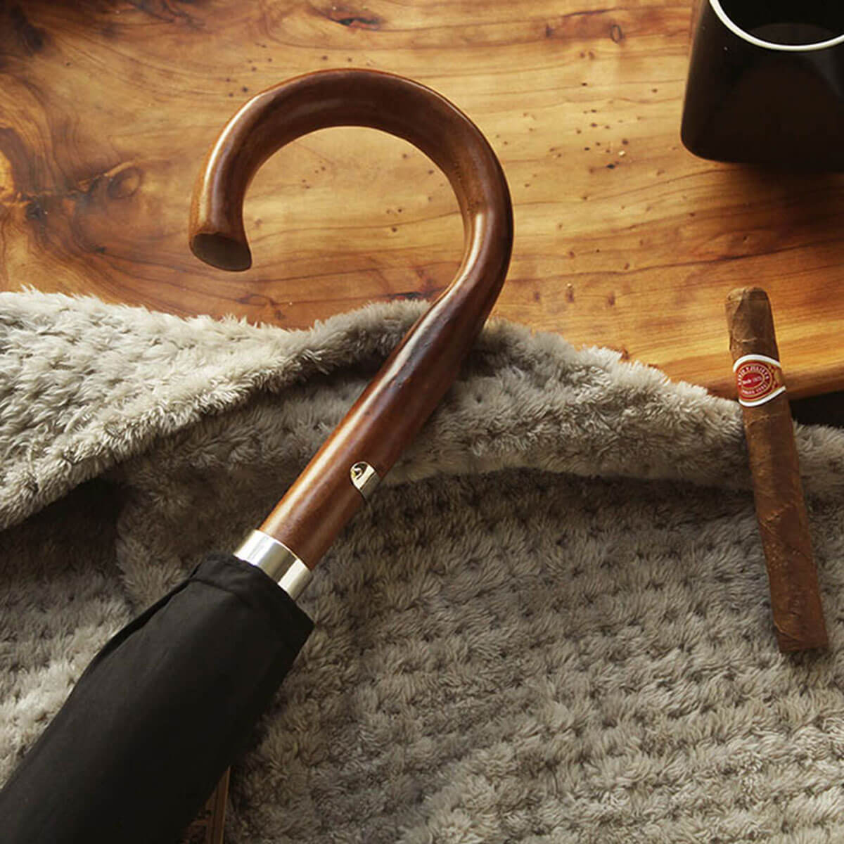 Herren Stockschirm mit Holzgriff – 110 cm Schirm - Schwarz - Regenschirme
