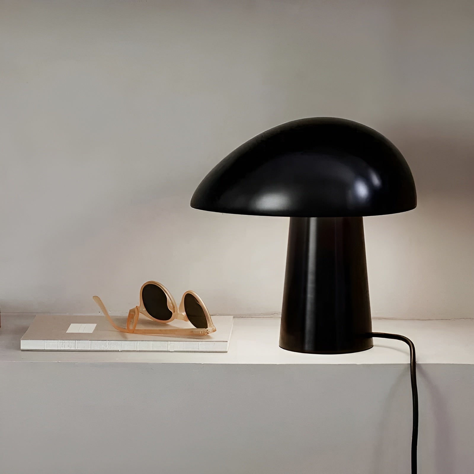 Minimalistische Tischlampe – Skandinavisches Design mit Warmem Licht | Perfekt für Wohnzimmer & Schlafzimmer