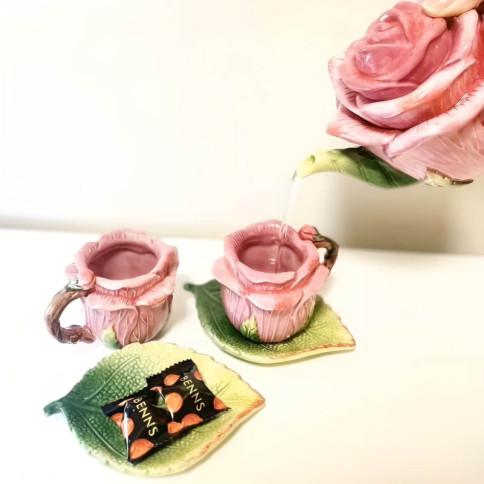 Keramik Teeservice mit Rosenmotiv – Handbemalt und Elegant | Tasse mit Untertasse im floralen Design - Rosen Teeset