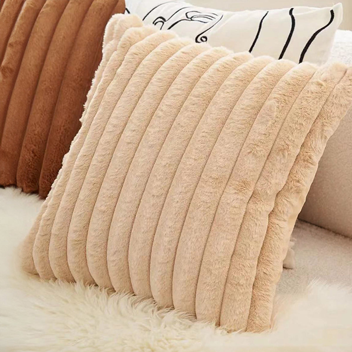 Kissenhülle Kunstfell mit verborgenem Reißverschluss - Sanfter Sand / 18″ x 18″ - Wohntextilien und Bettwäsche