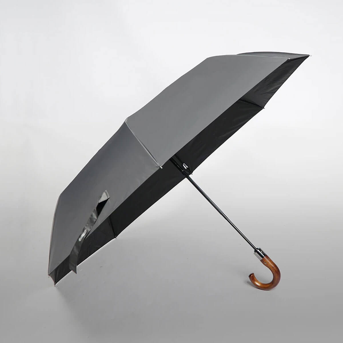 Kleiner Taschenschirm mit Holzgriff – Automatik 122 cm - Regenschirme