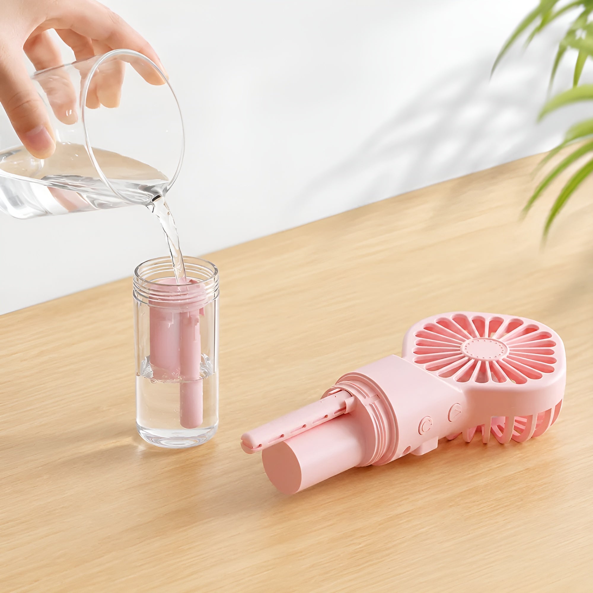 Kompakter Handventilator mit Sprühfunktion – USB-aufladbarer Mini-Ventilator mit Wassertank und 4