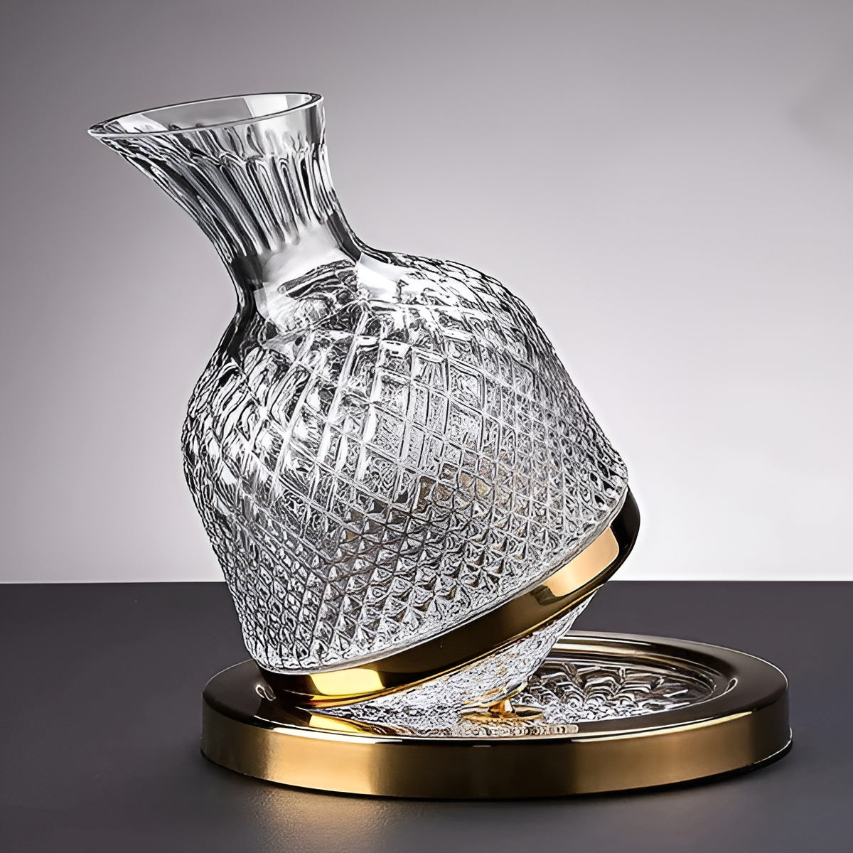Kristallglas-Karaffe – 360° Drehbar und Elegant | 1,5 L Wein- und Getränkespender - Gold - Wohnzubehör