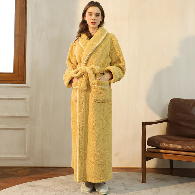 Langer Bademantel mit Gürtel und Taschen – Unisex - Gelb Damen / S - Nacht- und Bademäntel