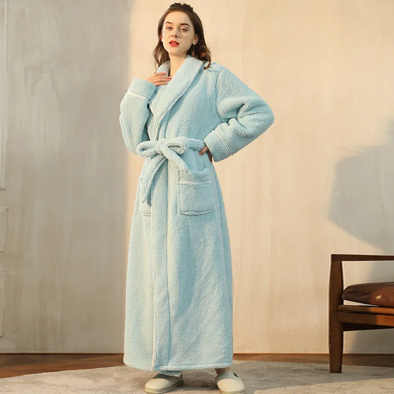 Langer Bademantel mit Gürtel und Taschen – Unisex - Hellblau Damen / S - Nacht- und Bademäntel