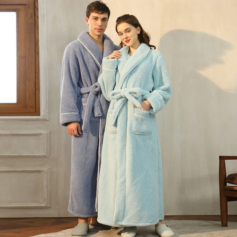 Langer Bademantel mit Gürtel und Taschen – Unisex - Nacht- und Bademäntel