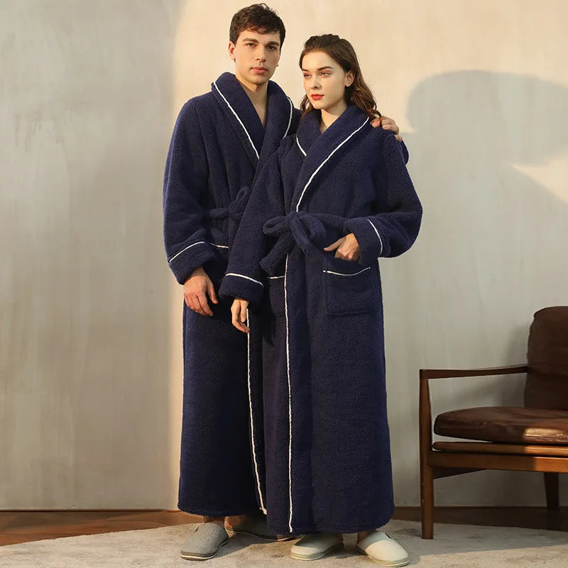 Langer Bademantel mit Gürtel und Taschen – Unisex - Nacht- und Bademäntel