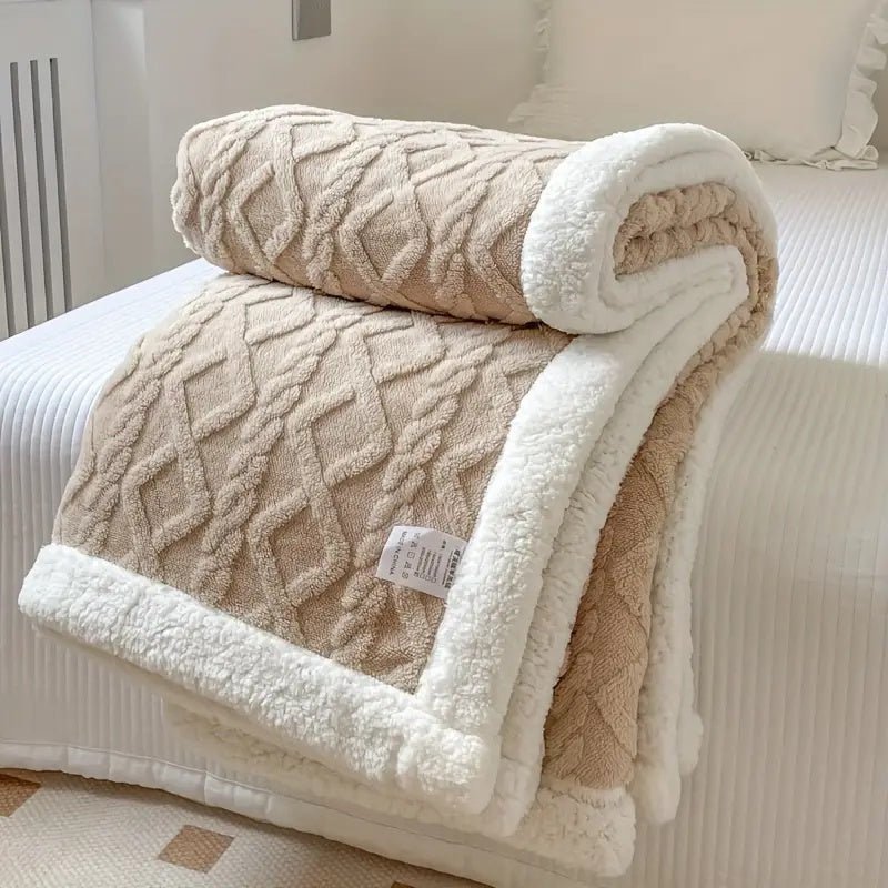 Sherpa-Kuscheldecke Größe 150 x 200 cm auf einem Doppelbett