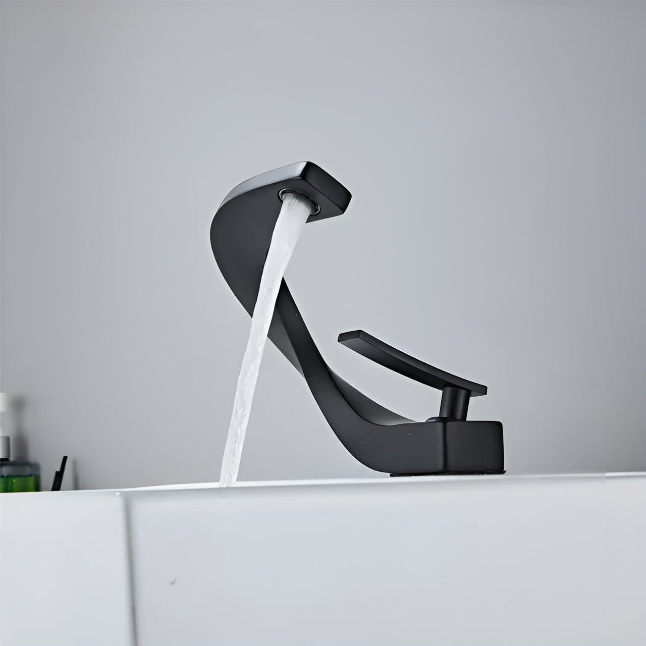 Waschbeckenarmatur mit Wasserfallauslauf – Modernes, Elegantes Design | Ideal für Badezimmer & Gäste-WC