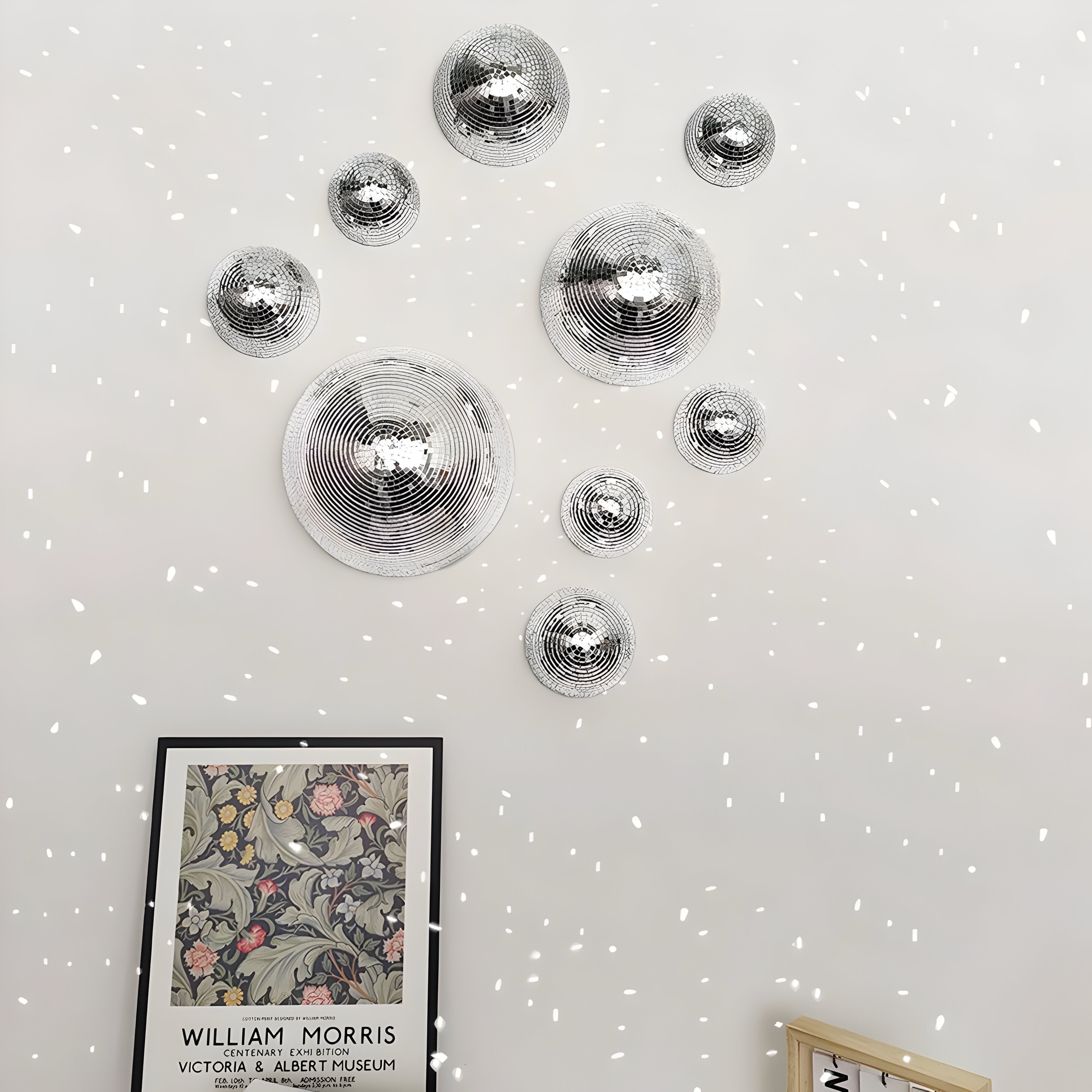 GlimmerArc Disco-Kugel – Metallische Wand-Discokugel