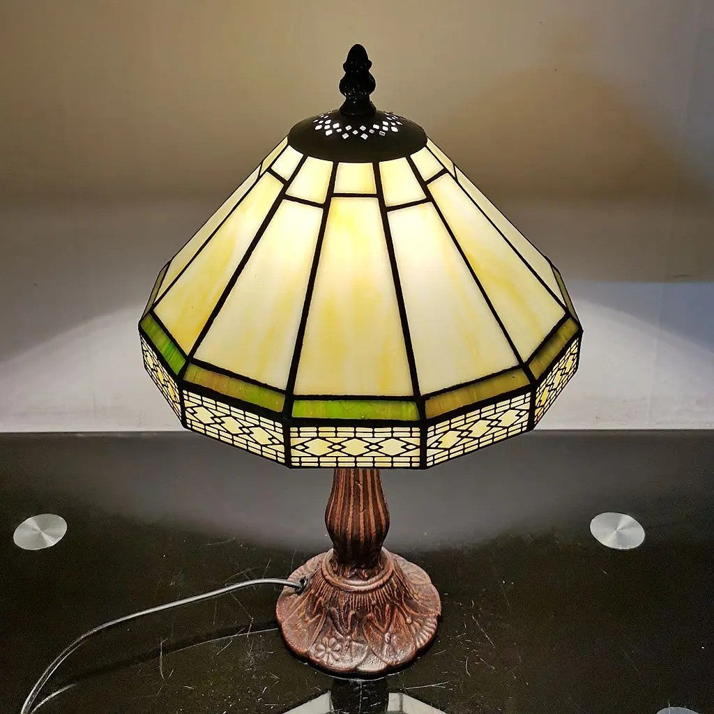 Geometrische Tischlampe aus Glas – Europäisches Design | Dekorative Beleuchtung für Wohnzimmer & Bar (Copy)