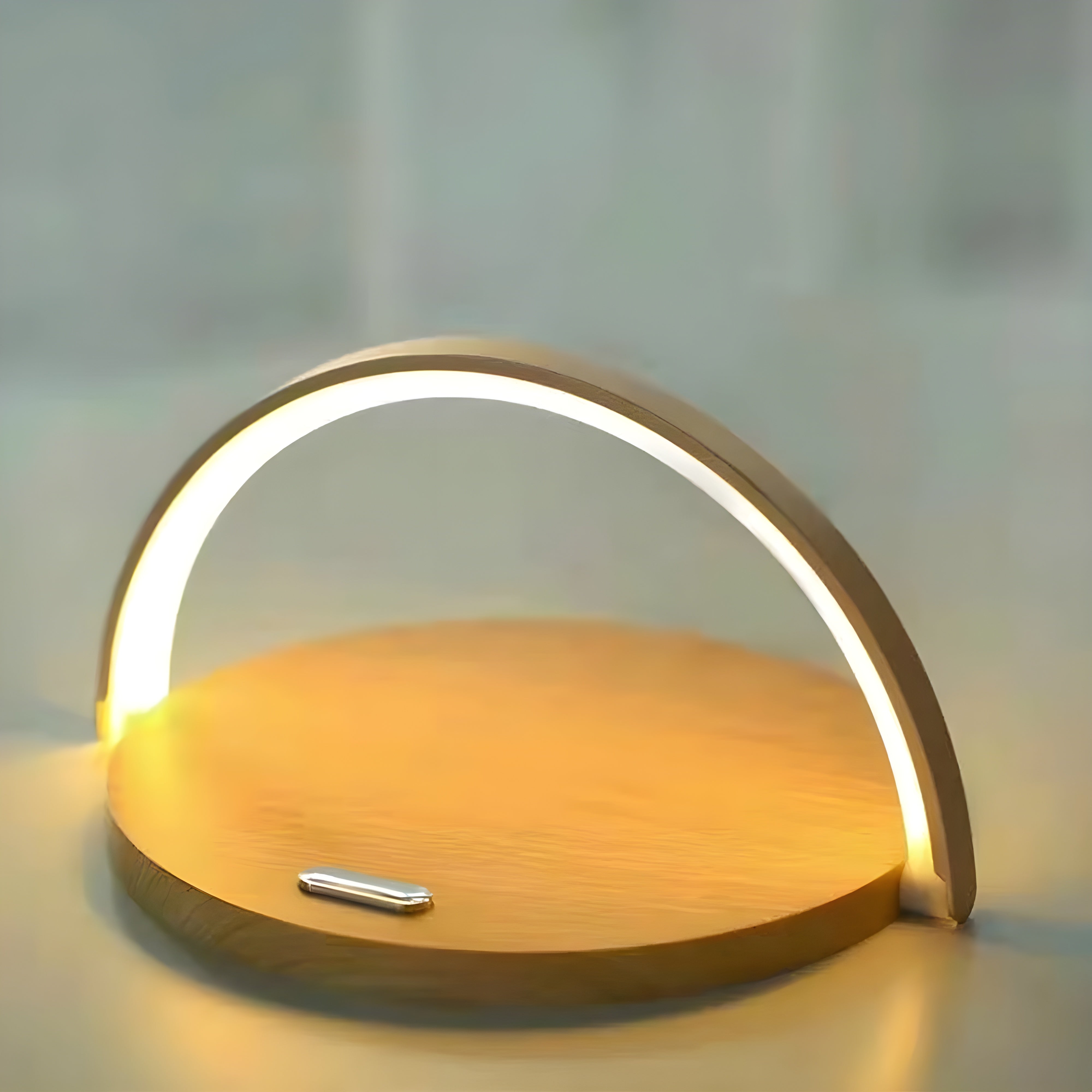 ChargeBeam Lamp - Kabellose Ladefunktion LED Tischlampe