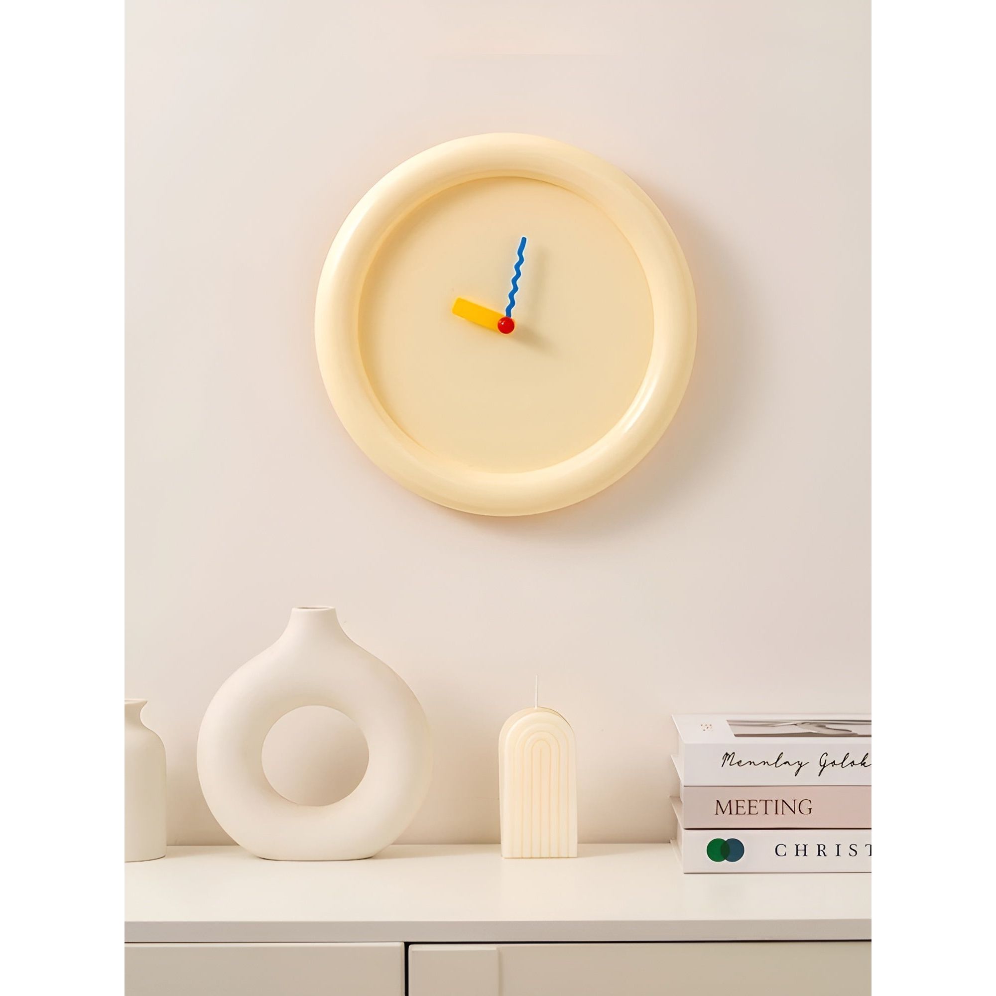 Wanduhr im Memphis Stil – Moderne Dekoratives Design für Wohnzimmer & Büro