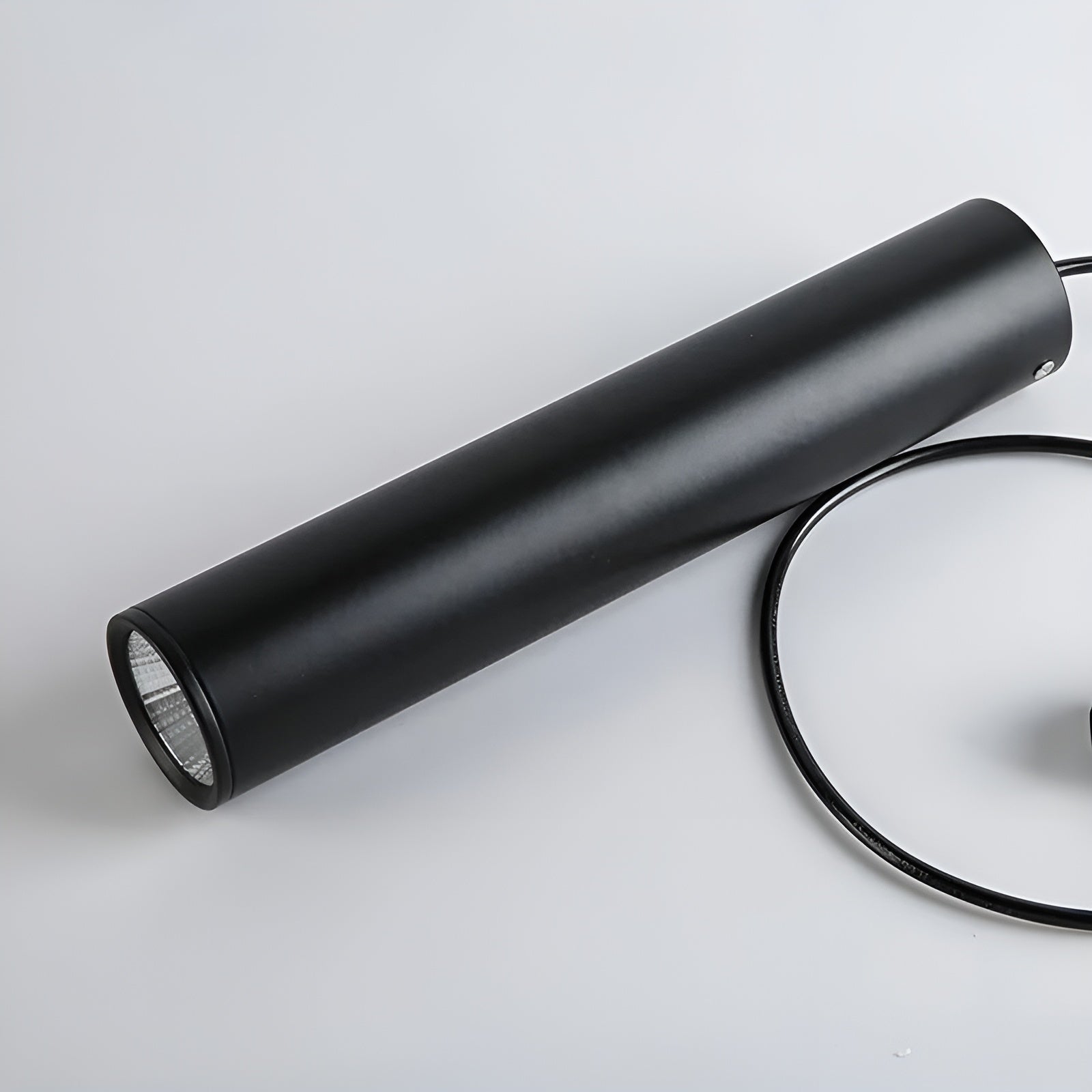 Dimmbarer LED Hängeleuchte – Schlankes Röhrendesign | Perfekt für Küche, Esszimmer & Theke