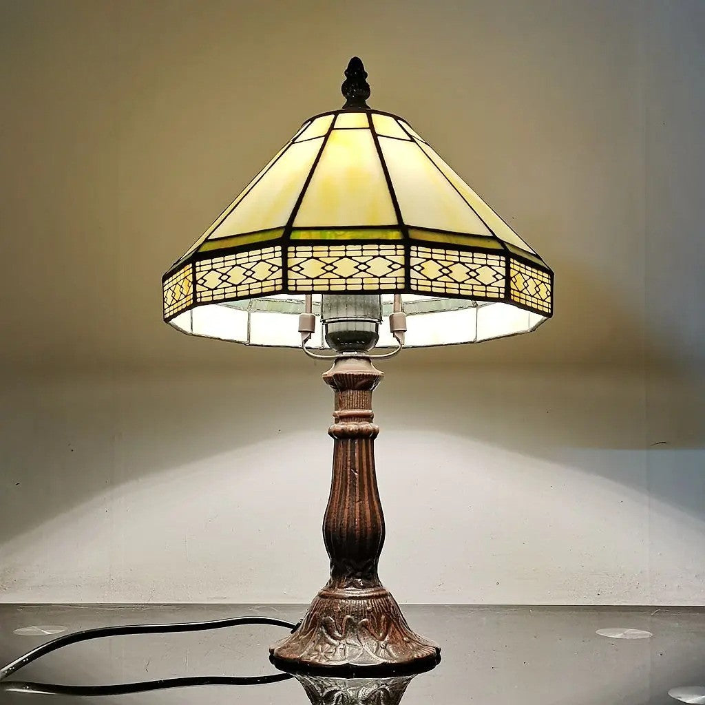 Geometrische Tischlampe aus Glas – Europäisches Design | Dekorative Beleuchtung für Wohnzimmer & Bar (Copy)