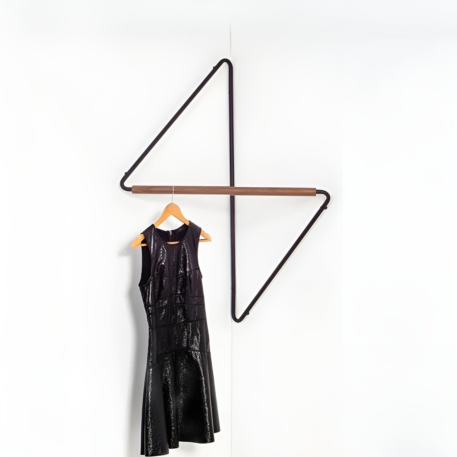 Eckiger Wandhaken aus Holz und Metall – Minimalistischer Kleiderständer im Designer-Stil - Damenkleid