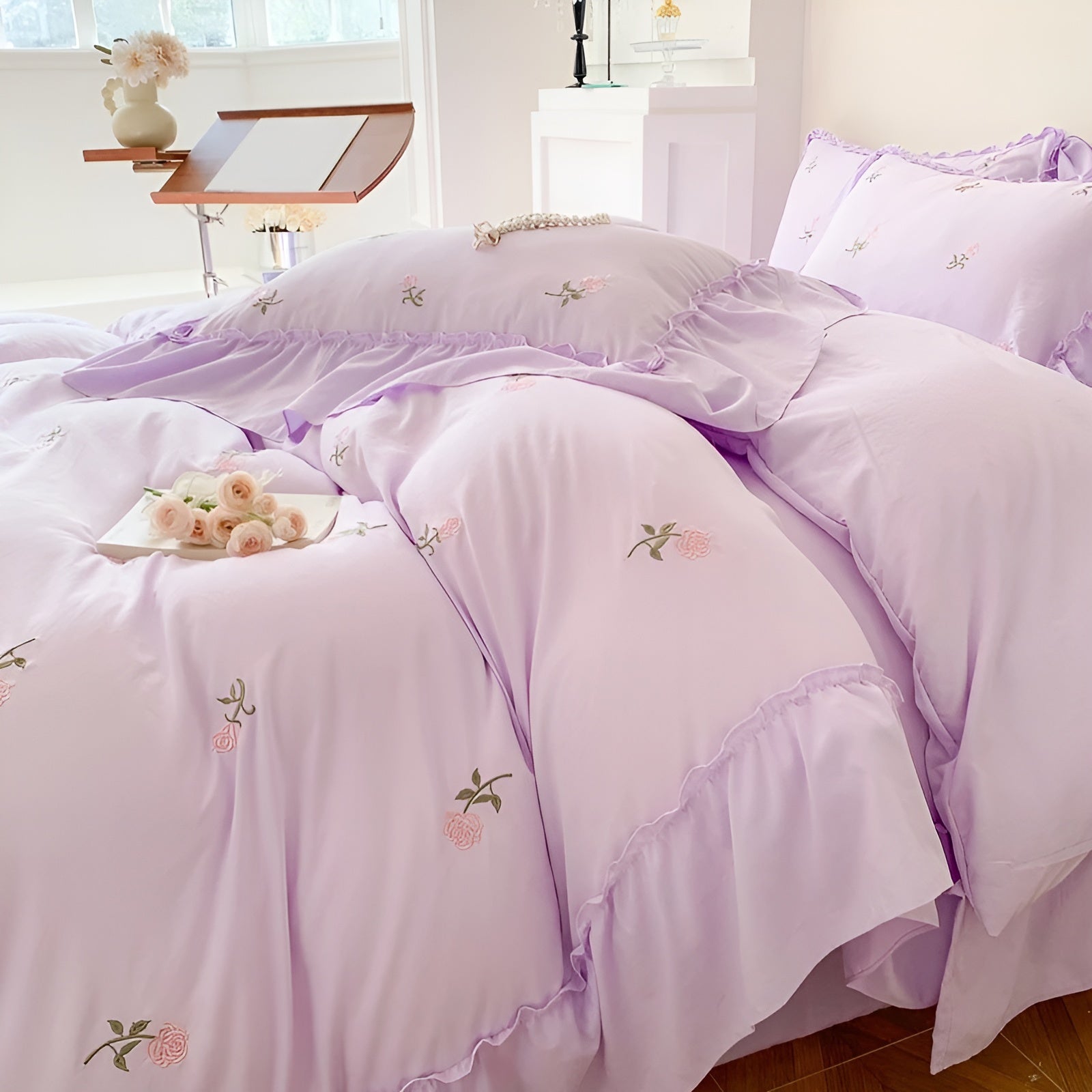 Bettwäsche-Set mit Rosenstickerei – 4-teilig | Eleganter Blumenprint, Deckenbezug & Kissenbezüge