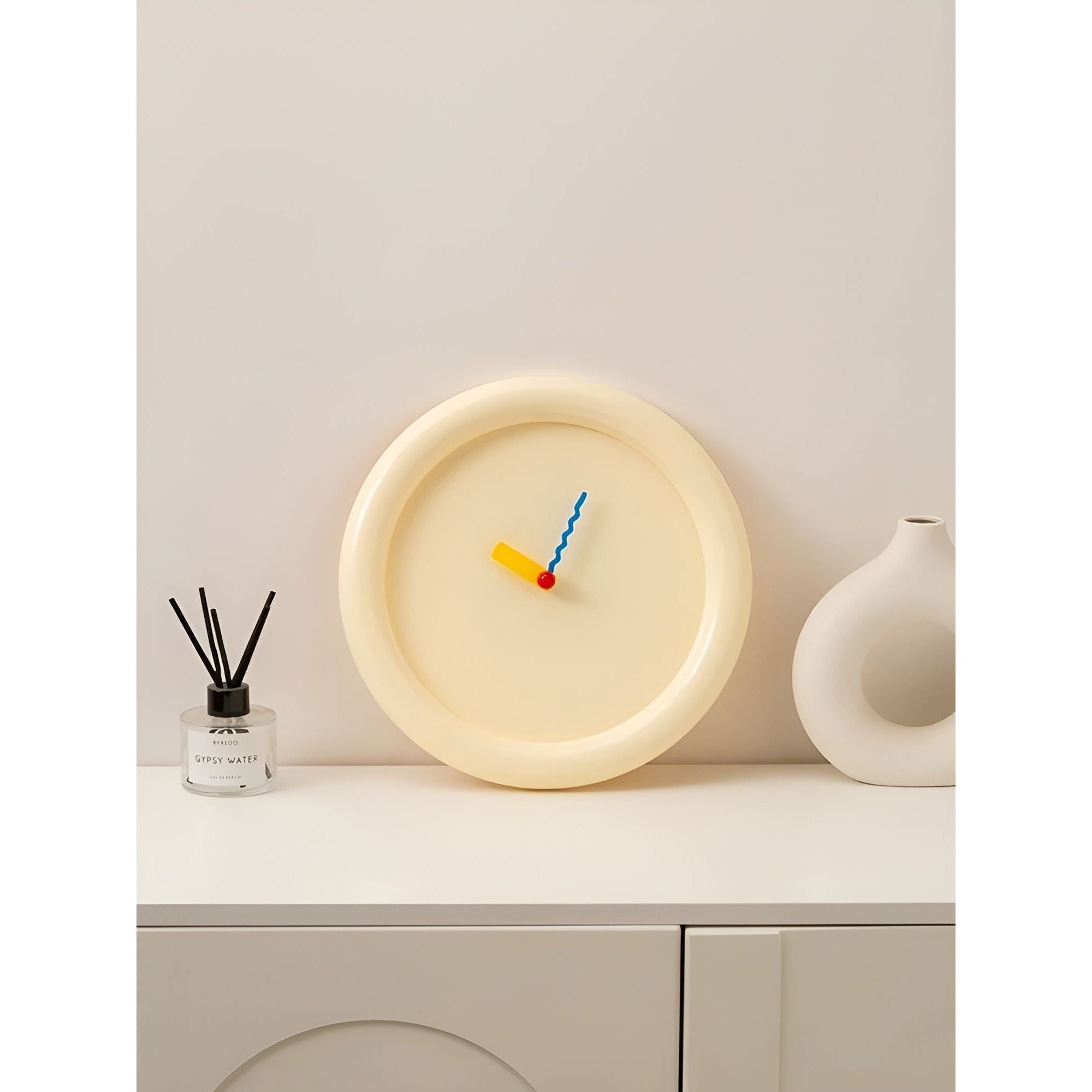 Wanduhr im Memphis Stil – Moderne Dekoratives Design für Wohnzimmer & Büro