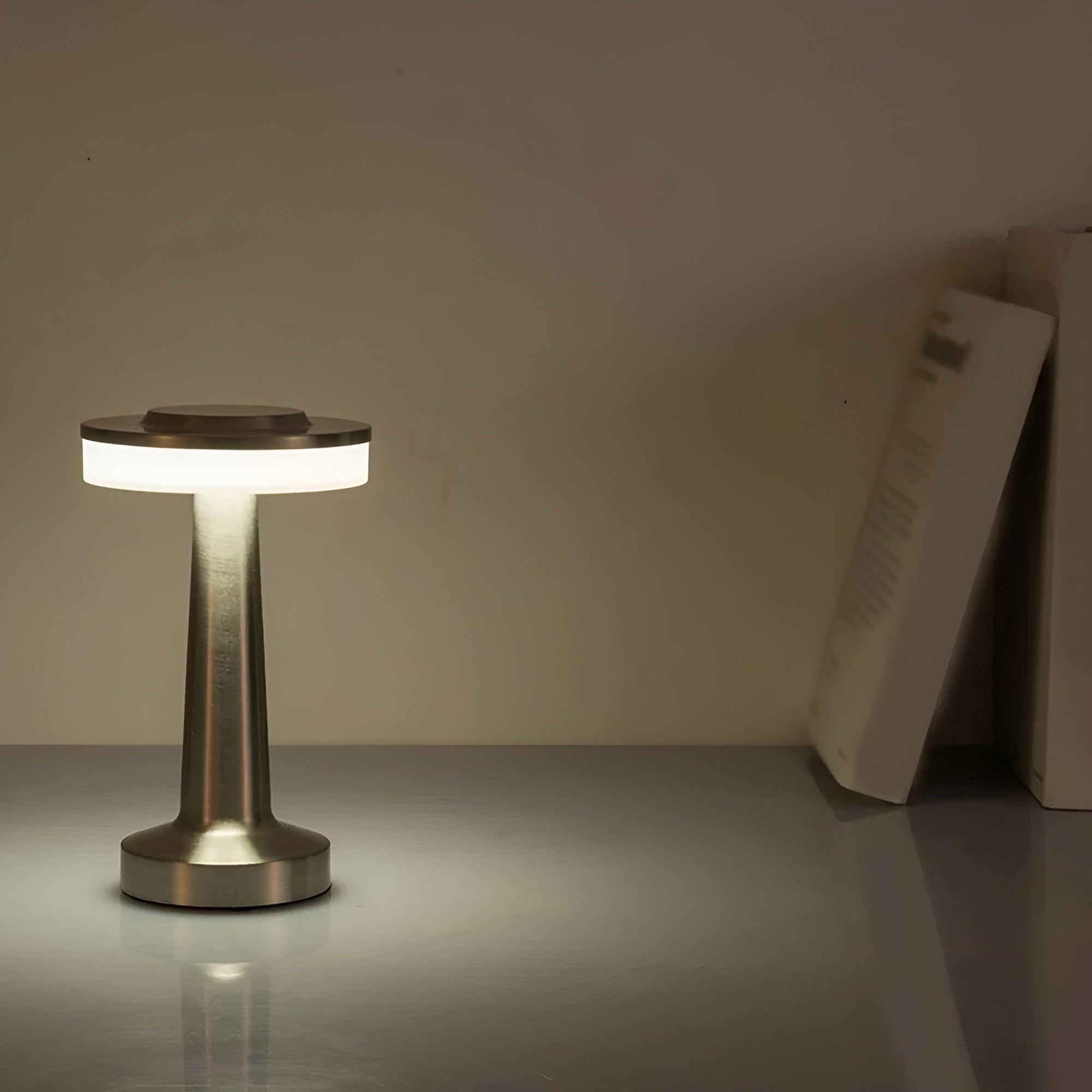 DuskGlow Lamp - Retro USB-Lade-LED-Tischlampe