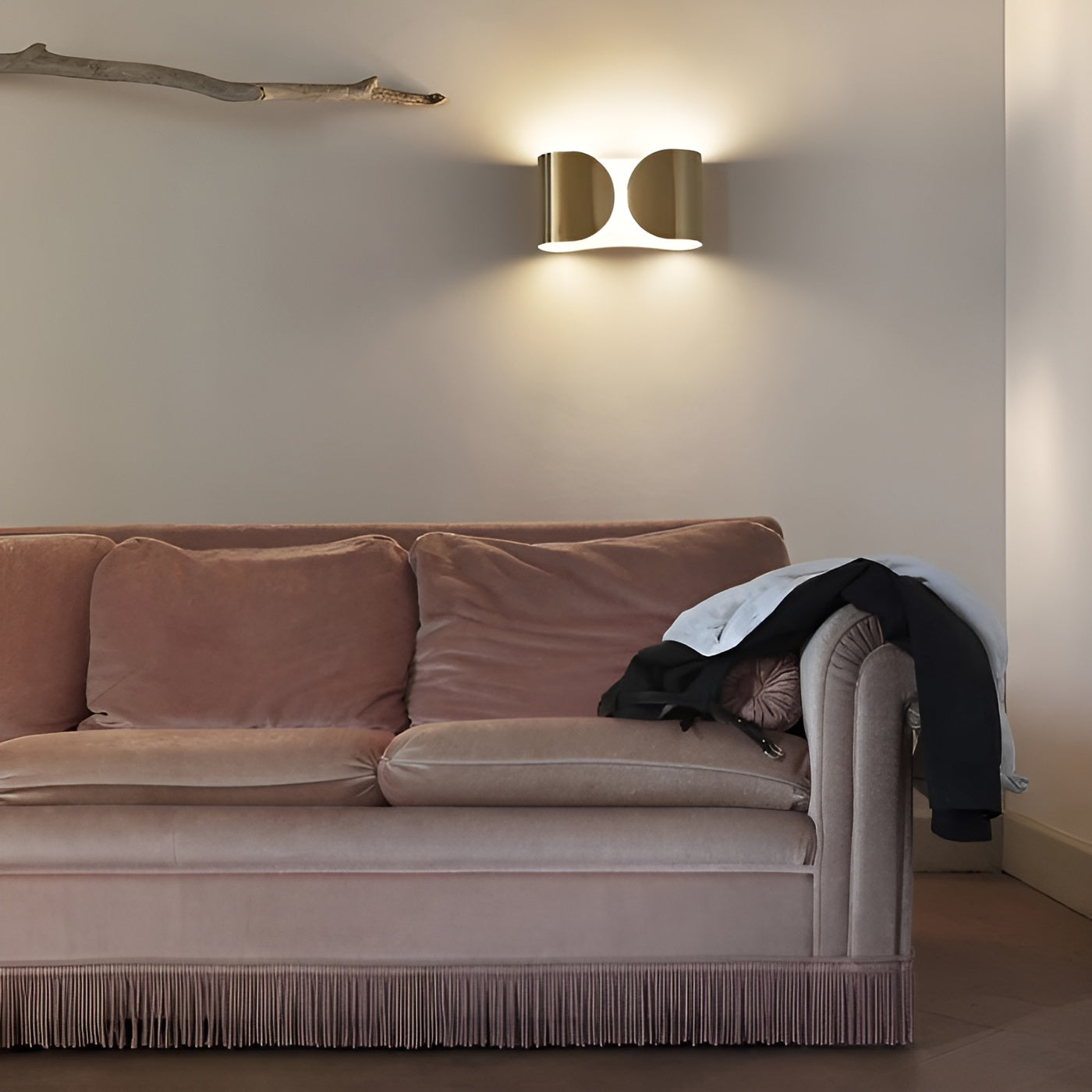 ClarityGlow Light – Elegante quadratische Metall-Wandleuchte