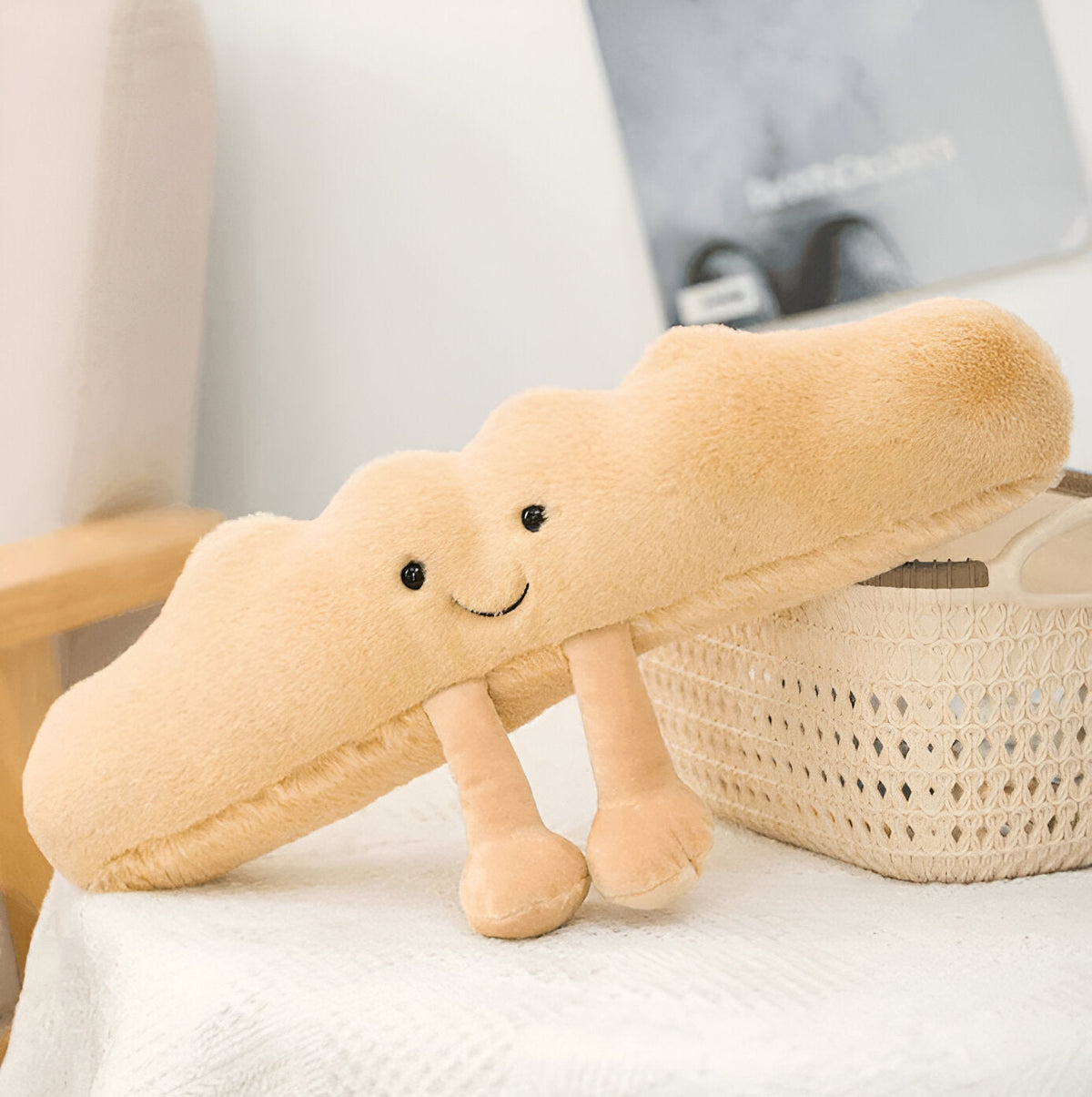 Plüsch-Brezel – Weiches Kuschelkissen im Frühstücksdesign - Baguette (32x9cm) - Kissen