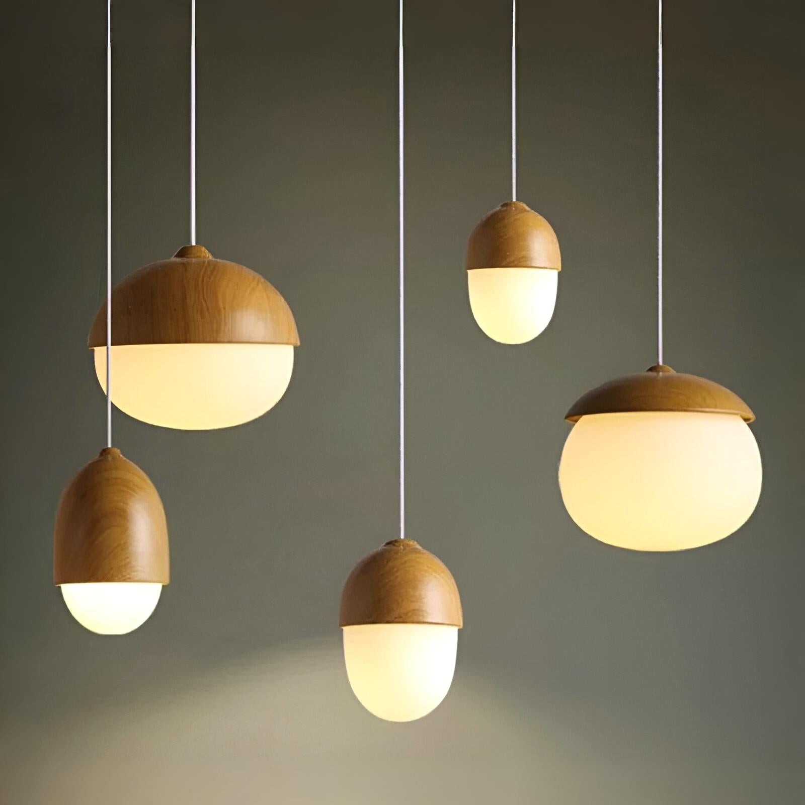 Hängeleuchte mit Glas- und Holzdetails – Dekorative Eichelform im Mondstil