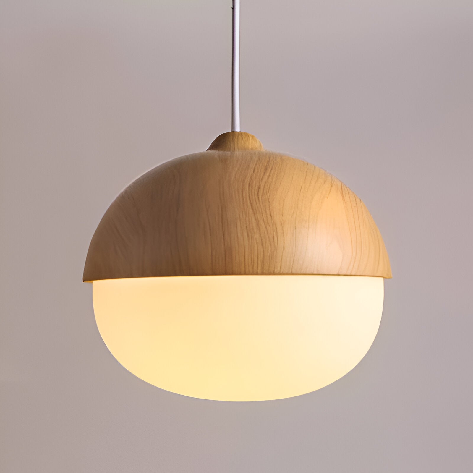 Hängeleuchte mit Glas- und Holzdetails – Dekorative Eichelform im Mondstil