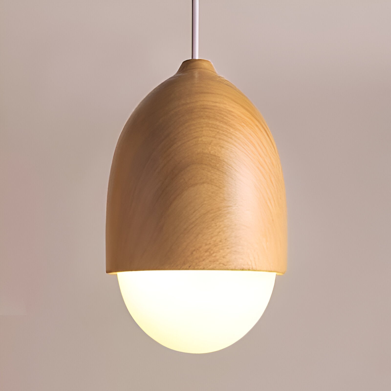 Hängeleuchte mit Glas- und Holzdetails – Dekorative Eichelform im Mondstil