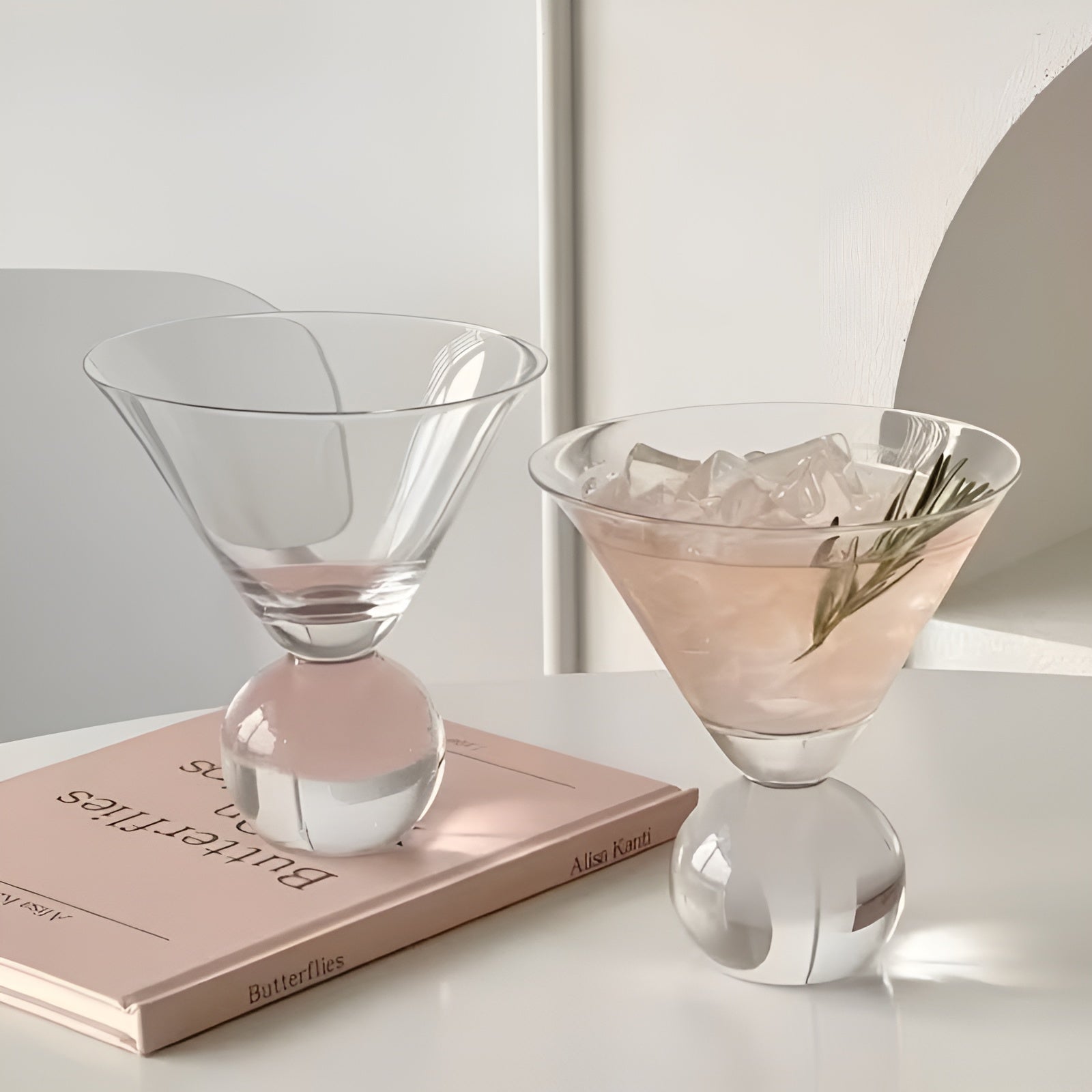 Retro Martini-Glas ohne Stiel 250 ml – Rosa Kristall-Cocktailglas im Vintage-Design Wiederverwendbar &