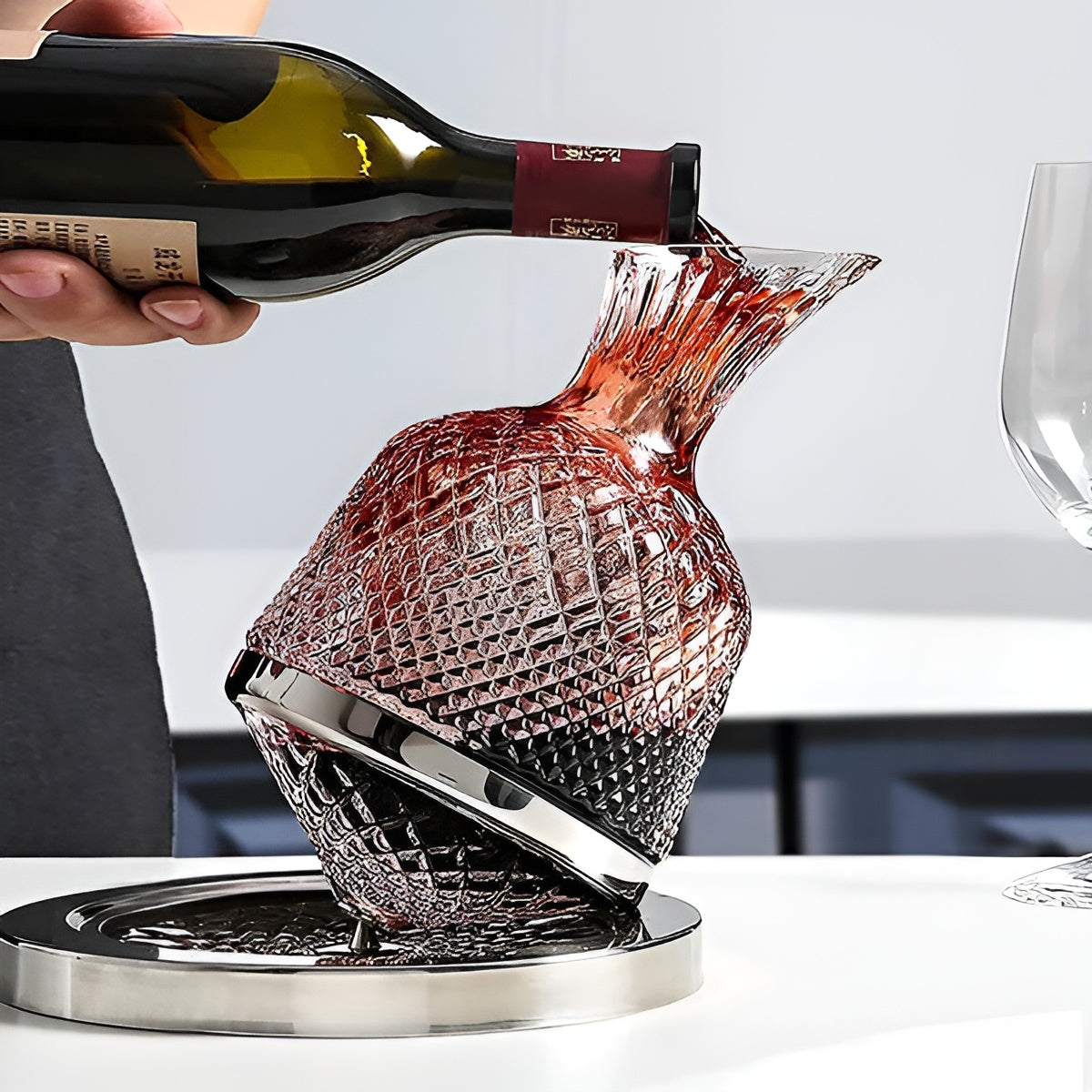 Kristallkaraffe mit Drehfunktion – Elegantes Design | Ideal für Wein & Whisky