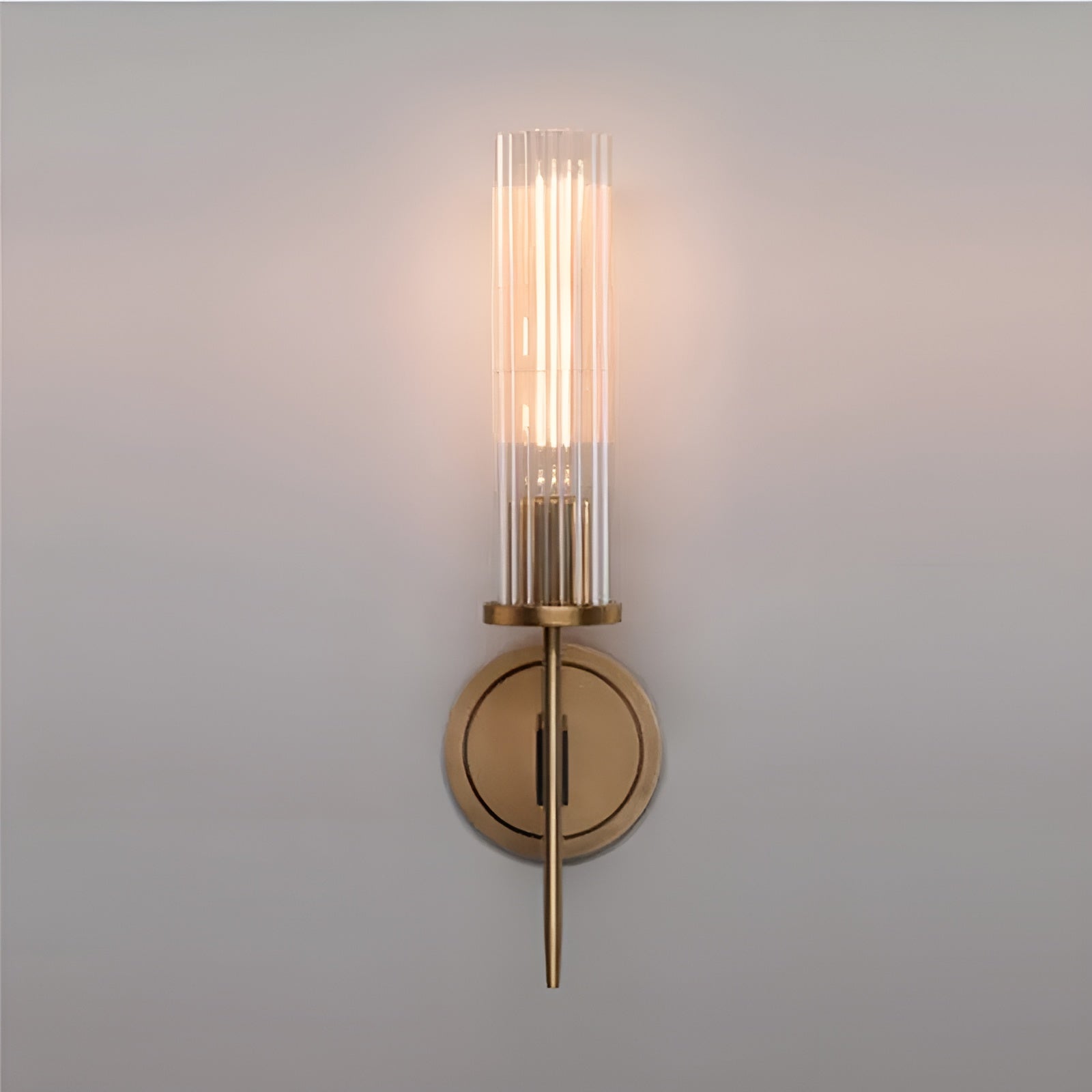 Moderne Wandleuchte – Kupferfinish & Geriffeltes Glas für stilvolle Akzente